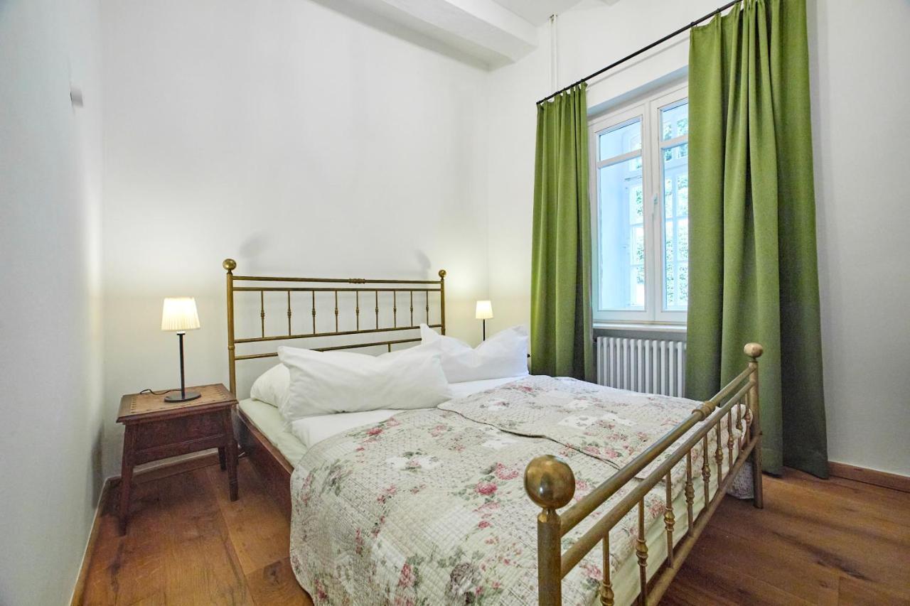 Quellenhof - Wohnen Im Denkmal - Wohnung "Hirtenturm" บลังเคินไฮม์ ภายนอก รูปภาพ